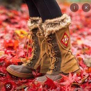 Faux Fur Trim Brown Lace-Up Winter Boots